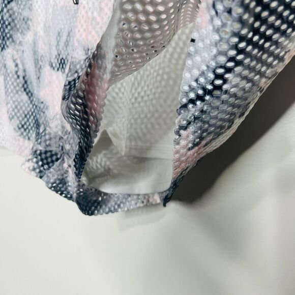 Fabletics Bristol Shorts NWT! Sz XL 14-16 Pink Gray White Camo Mesh Overlay - Picture 2 of 7